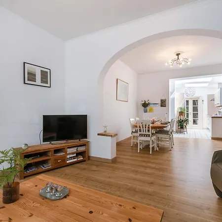 Casiola - Spacious With Terrace, Pets Are Welcome