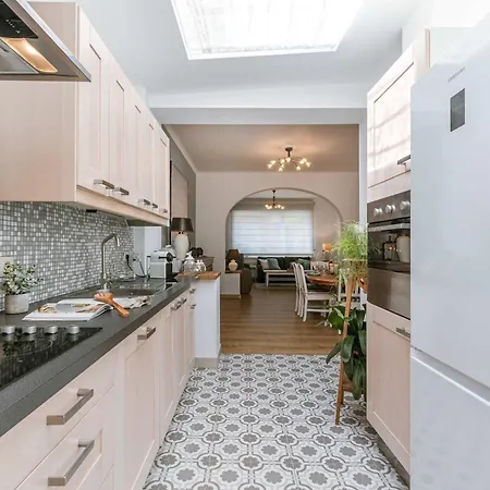 Huswell - Spacious With Terrace, Pets Are Welcome Apartman *