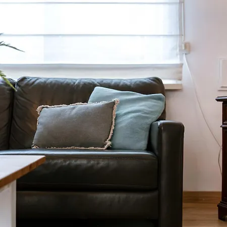 Huswell - Spacious With Terrace, Pets Are Welcome