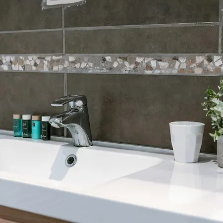 Huswell - Spacious With Terrace, Pets Are Welcome Daire Oostende