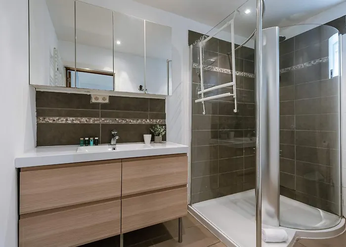 Casiola - Spacious With Terrace, Pets Are Welcome